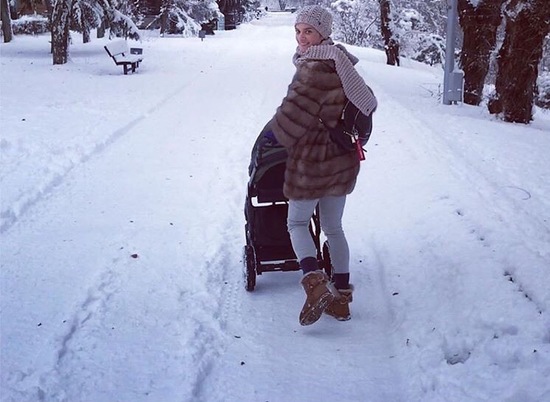 Елена Исинбаева «в восторге от снега» в Волгограде