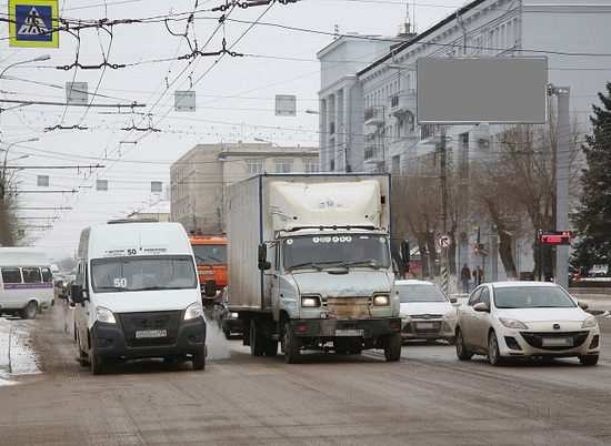 Вечером пятницы дороги Волгограда сковали 7-балльные пробки