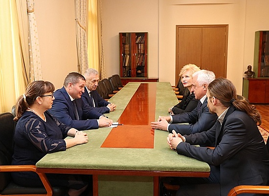 Губернатор Волгоградской области провел рабочую встречу с заместителем секретаря Общественной палаты России