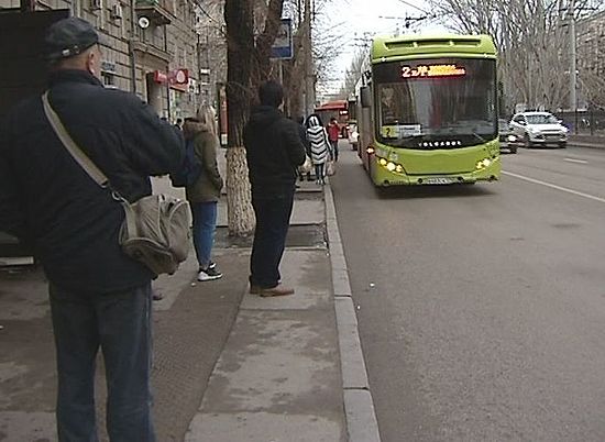 Движение автобуса № 4 в Волгограде было приостановлено из-за пассажирки, не державшейся за поручень