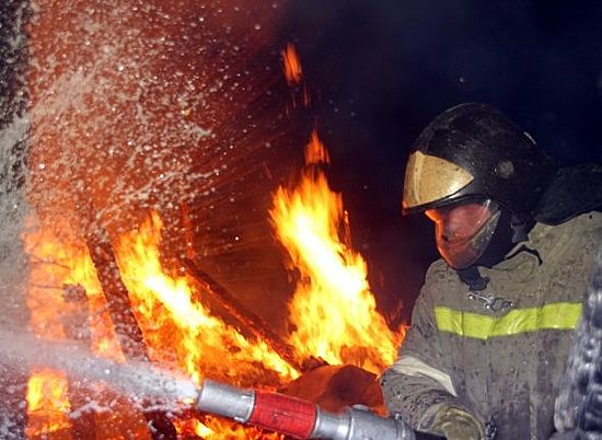 В Волгограде при пожаре в частном доме пострадал мужчина
