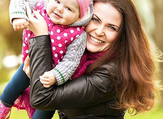 Волгоградские мамы получат информацию о выплатах при рождении первого ребенка по телефонам «горячей линии»