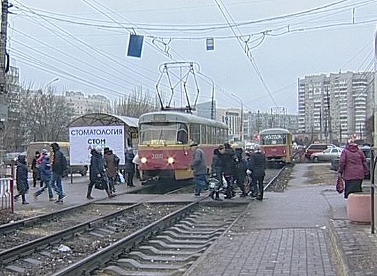 В Волгограде легковушка протаранила трамвай
