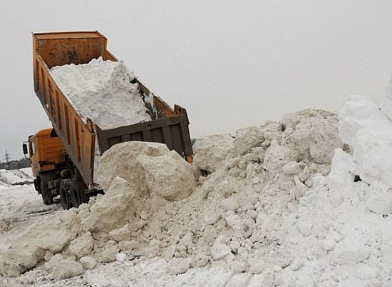 Снег из Волгограда вывозят тоннами
