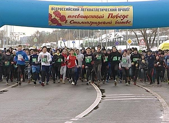 В волгоградском марафоне чествовали 89-летнего бегуна из Ессентуков