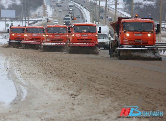 На федеральных трассах Волгоградской области работают 67 спецмашин