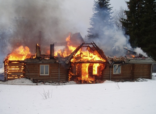 В Суровикинском районе Волгоградской области сгорела дача