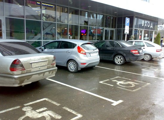 Активисты ОНФ выявили в Волгограде 300 нарушений правил парковки для инвалидов