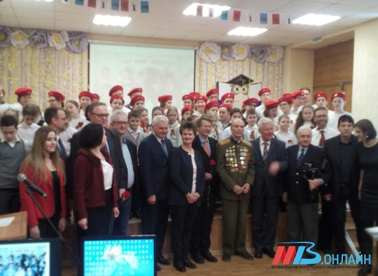 Ученики гимназии № 5 поздравили ветеранов ВОВ из Чехии и Германии