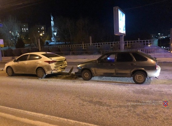 В Ворошиловском районе Волгограда в ДТП пострадала 24-летняя девушка