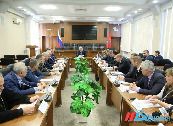Виталий Лихачев провел встречу с членами Общественной палаты Волгограда