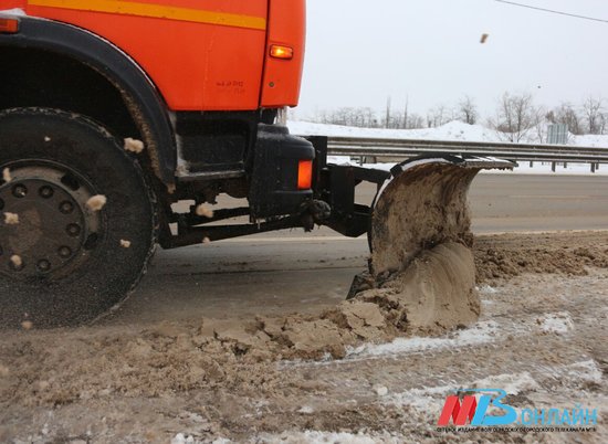 35 спецмашин будут расчищать трассу Москва - Волгоград во время метели