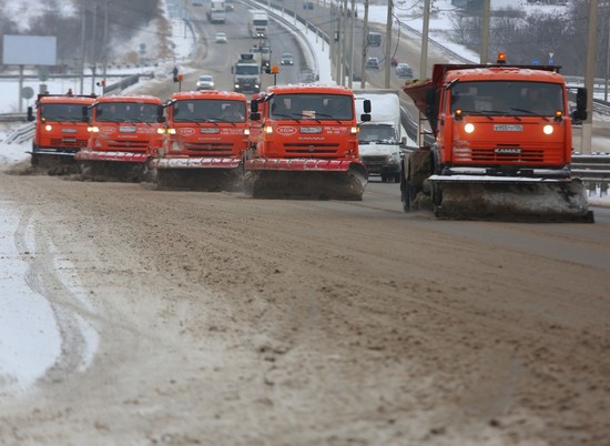 За сутки на трассы Волгоградской области высыпали 561 тонну реагента