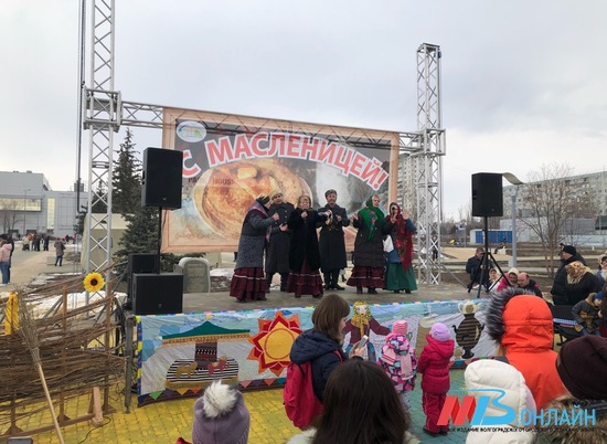 Масленичные гулянья прошли в Дзержинском районе Волгограда
