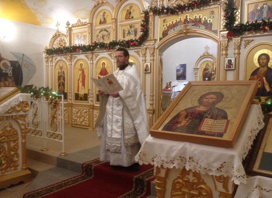 В Ленинском районе к работе с алиментщиками привлекают священника