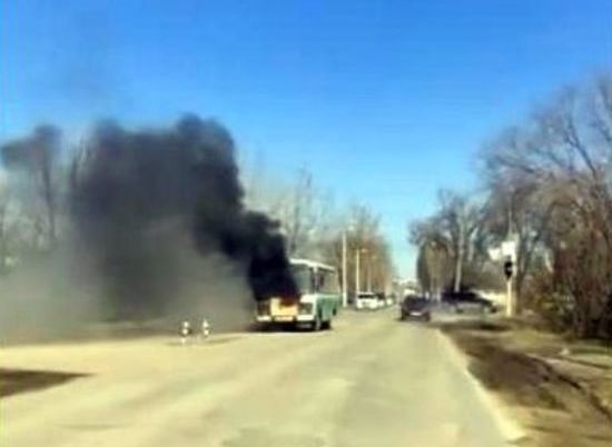 В Волжском, как спичка, загорелся рейсовый автобус