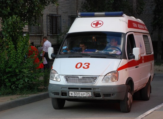В Волгограде на улице Землячки подросток выпал из окна 9-го этажа