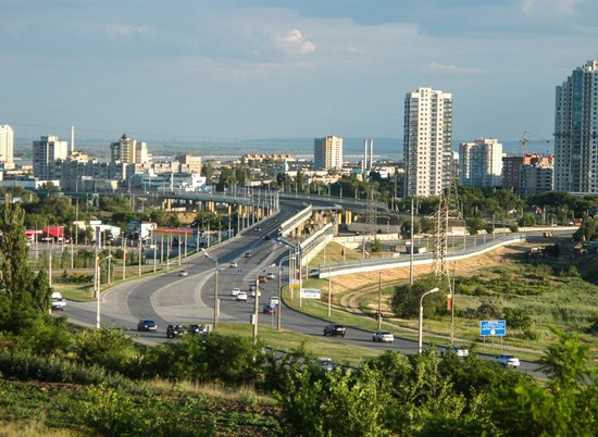 В Волгограде владелец павильона за свой счет превратит тропинку в пешеходную дорожку
