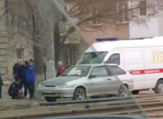 В Волгограде пьяная женщина  набросилась с кулаками на девушку