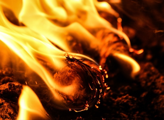За сутки в Волгоградской области сгорели дом, автомобиль и стог сена