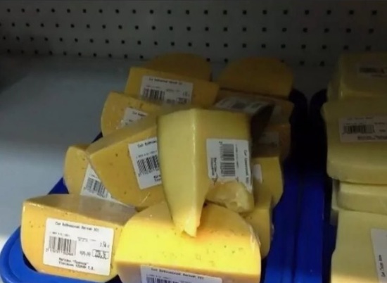 Волгоградцев ужаснул откусанный сыр на прилавках