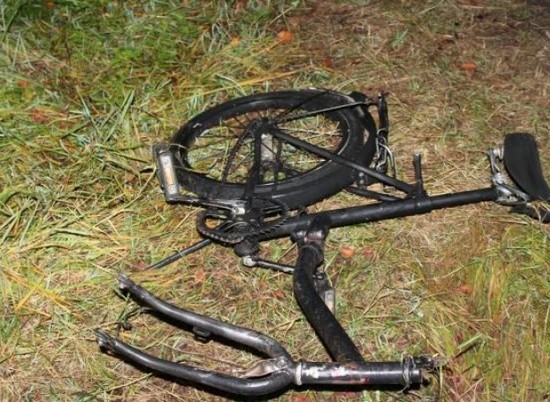 Волжанин сбил во дворе подростка на велосипеде