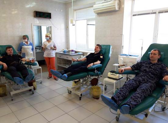 Волгоградские росгвардейцы сдали кровь для больниц региона