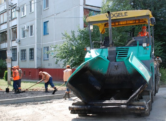 В 17 дворах Волгограда починят дороги и установят детские площадки