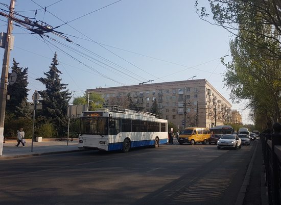 В утреннем ДТП в центре Волгограда новый пострадавший – троллейбус № 12