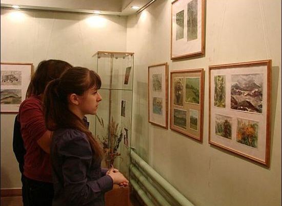 В центре Волгограда открылась масштабная выставка местных художников