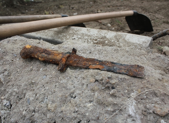 В Волгограде на заводе "Красный Октябрь" нашли нож времен войны