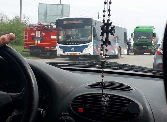 ДТП: в Волгограде бензовоз въехал в автобус 88