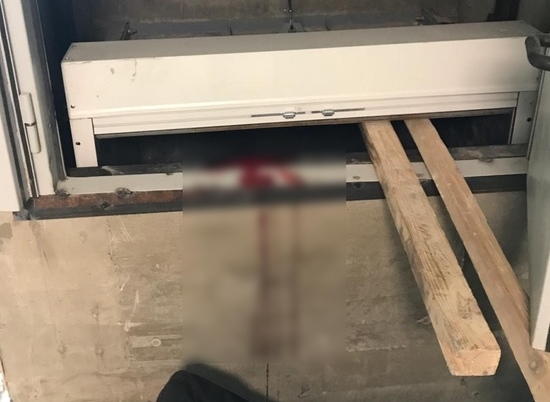 На волгоградском вокзале погиб начальник фирмы  по установке лифтов