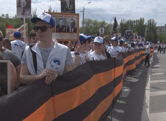 Молодые сотрудники группы компаний "ЛУКОЙЛ" приняли участие в Бессмертном Полку