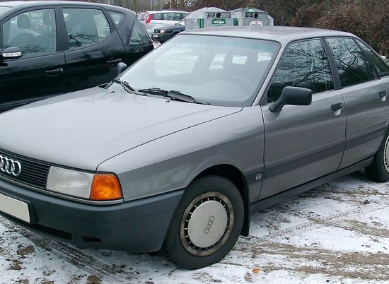 В Камышине глубокой ночью самовоспламенилась Audi-80 1991 года выпуска