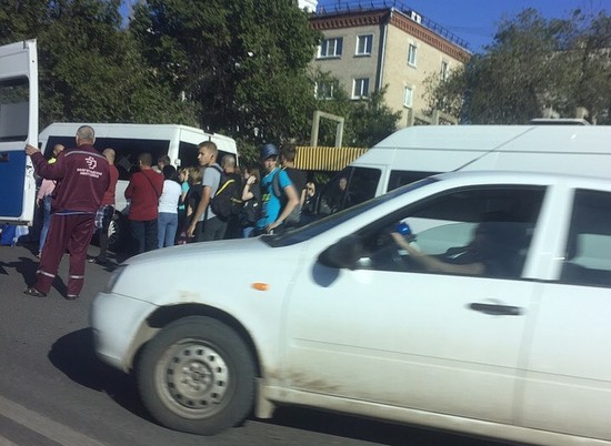 В Волгограде 11-летняя школьница оказалась под колесами легковушки и маршрутки