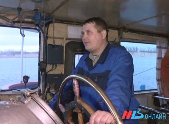 В Волгограде наградили капитана теплохода ОМ-152 за спасение подростка