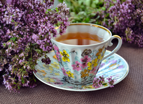 Названы 6 причин изменить отношение к крепкому и горячему черному чаю