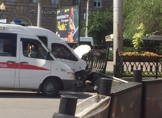 Очевидцы сообщили об аварии с маршруткой и Daewoo Matiz в Волгограде