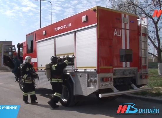 80 человек эвакуировали из жилого дома в Волгограде во время пожара