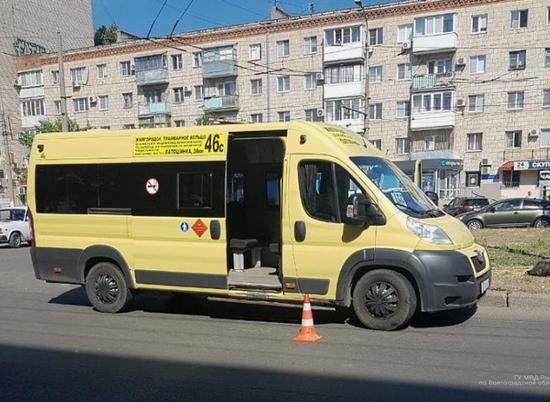 В Волгограде маршрутка № 46с наехала на 52-летнюю нарушительницу ПДД