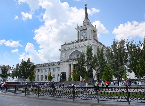 С башни ж/д вокзала Волгоград-1 убрали название города
