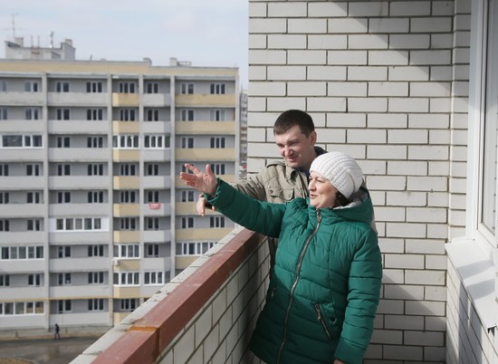 Волгоградским семьям помогают расшириться и купить новые «метры»