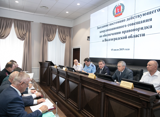 Губернатор Андрей Бочаров провел совещание по обеспечению порядка в регионе