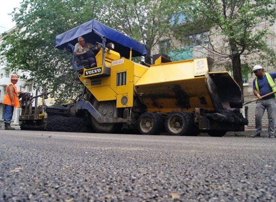 В Волгограде на улице Поддубного заканчивают ремонт автодороги