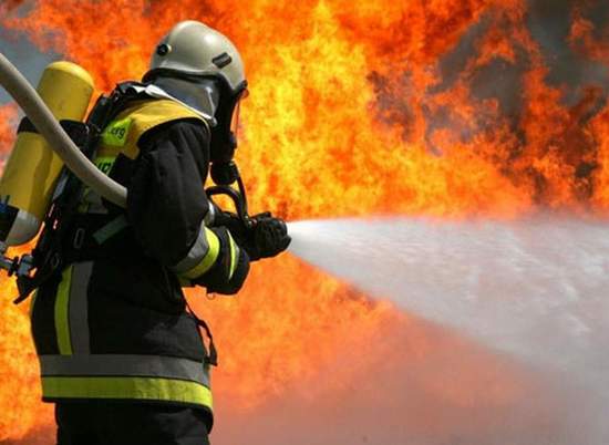 При пожаре в пятиэтажке на севере Волгограда пострадал человек