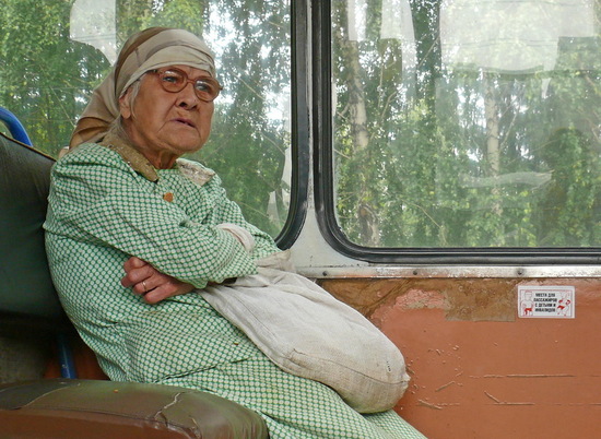 В Волжском в автобусе пострадала пенсионерка