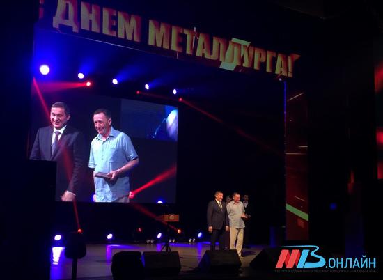 Андрей Бочаров наградил сотрудников трех градообразующих предприятий