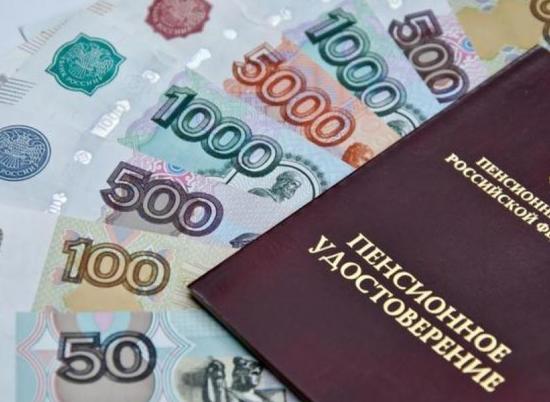 80-летние волгоградские пенсионеры получат двойную прибавку к пенсии