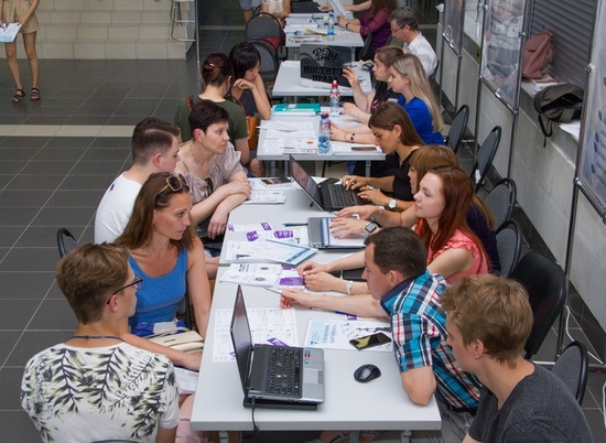 Волгоградские выпускники хотят стать переводчиками, юристами и программистами